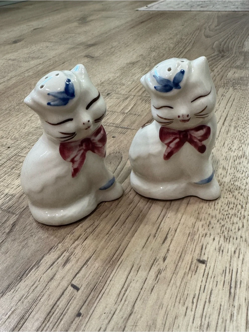 Vintage “Puss ‘N Boots” salt and pepper shakers for 1940-1950